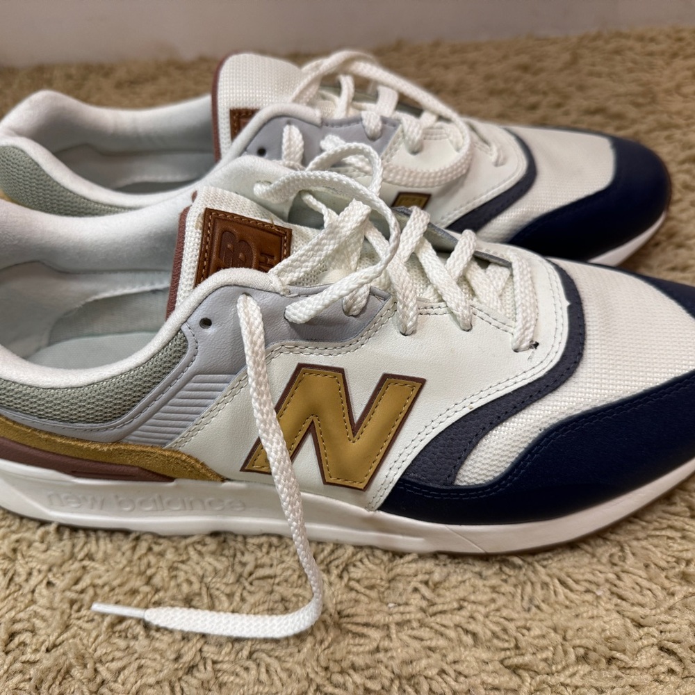 New Balance Men's White, Navy, and Gold Sneakers